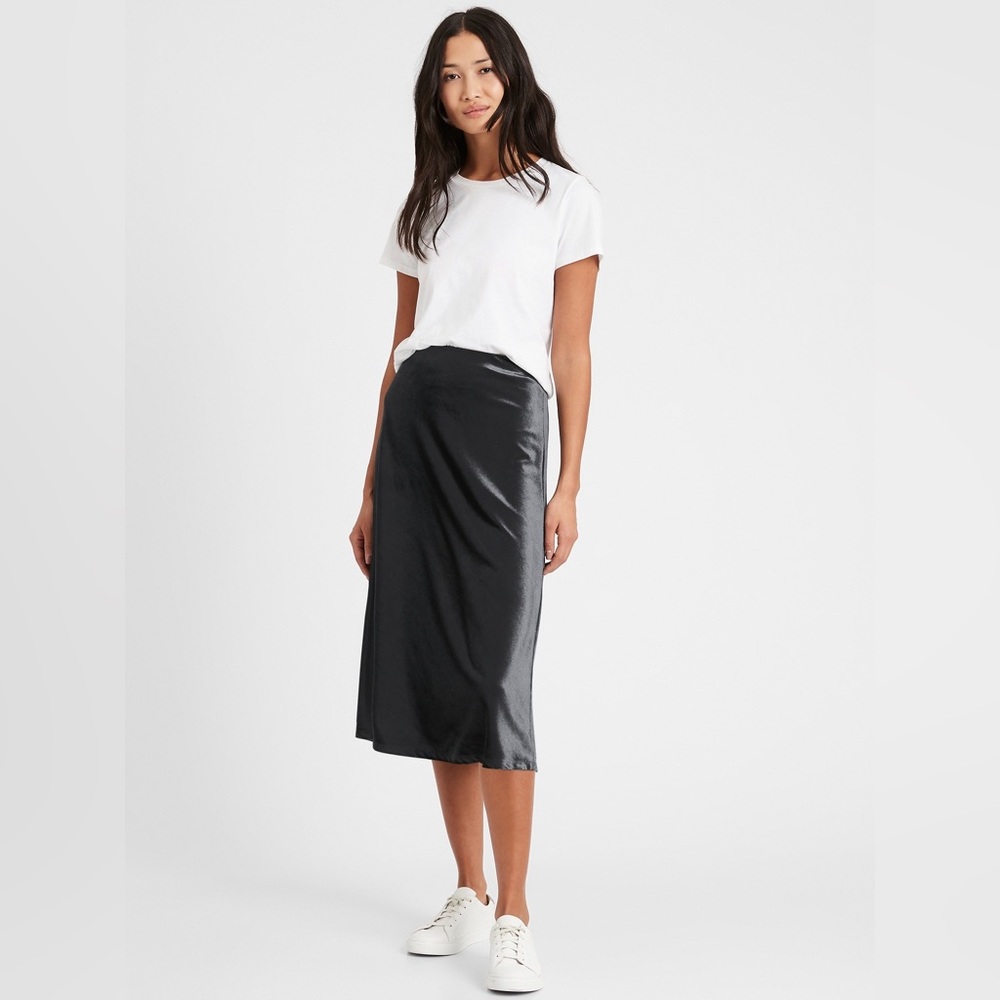 NWT Banana Republic Stretch Velvet Bias Cut Midi Skirt Simple Elegant Black L